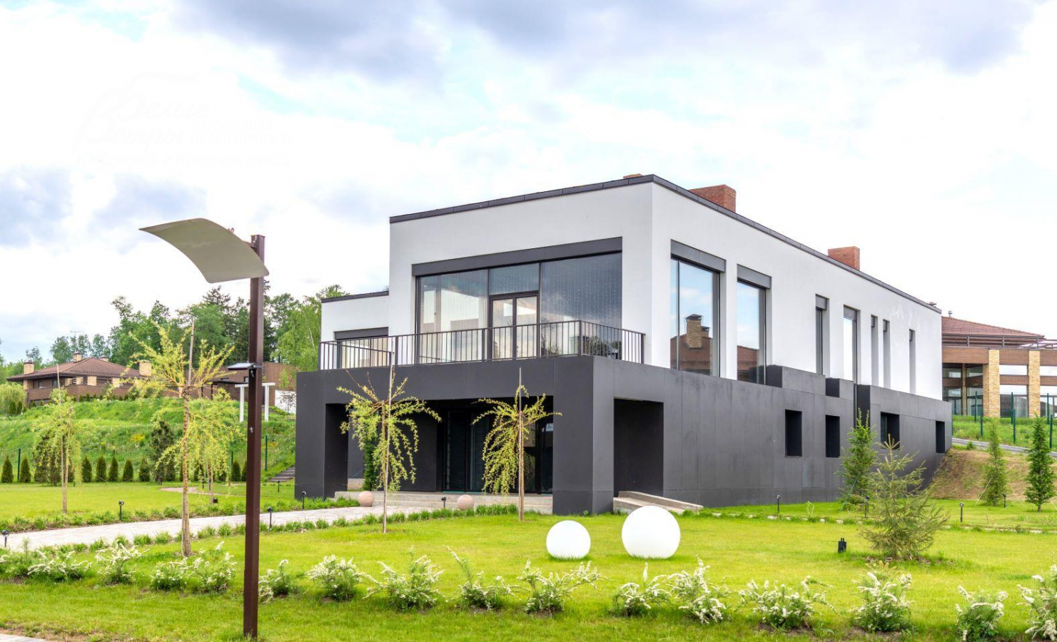 Фитнес-клуб с бассейном на территории поселка Усадьба Бергов